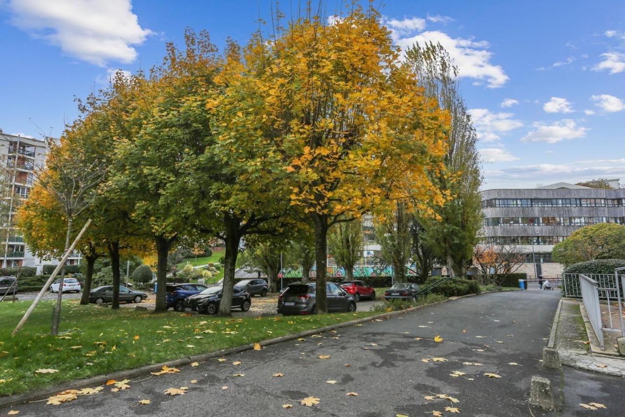 Appartamento Chic Apart With Parking Chaville Esterno foto